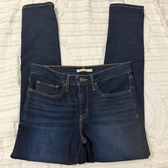 Levi’s Shaping Skinny Jeans - Picture 2 of 10